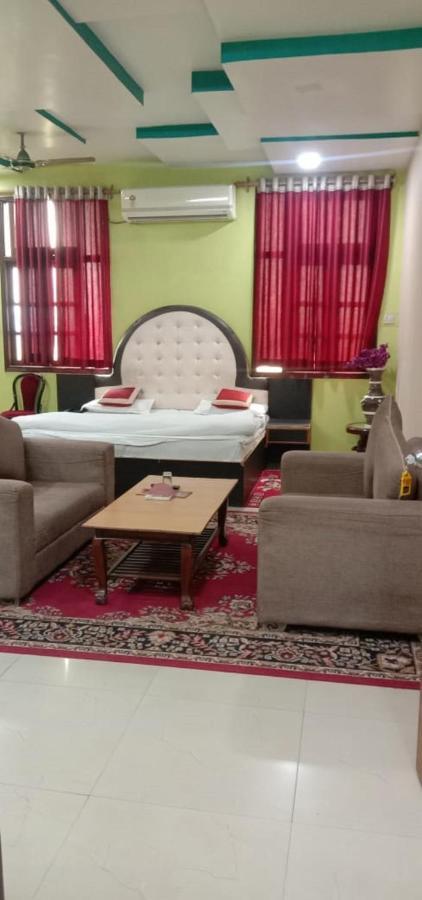 Jaya Palace Hotel By Wb Inn Dhaulpur Kültér fotó