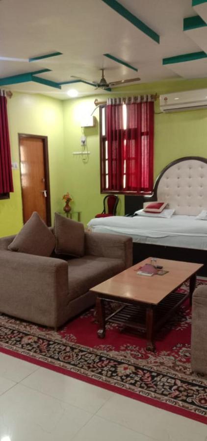 Jaya Palace Hotel By Wb Inn Dhaulpur Kültér fotó